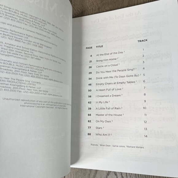 Les Miserables Broadway Singer's Edition Vocal Piano Book and Audio Hal Leonard - Picture 5 of 5